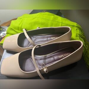 Franco Sarto Cream Flats with Elegant Bow Detail